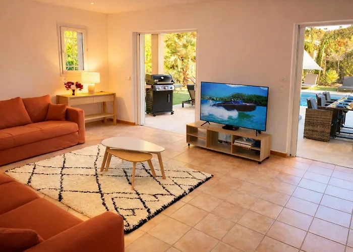 Vila Giovanna A Saint-raphael Avec Piscine Chauffee *